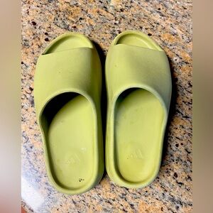 Yeezy slides green size 10